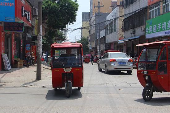 農(nóng)民被誤診艾滋病10年 妻離子散多次想自殺 農(nóng)民被誤診艾滋病10年 妻離子散多次想自殺
