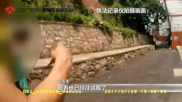 10歲女孩稱在小區內被綁架 監控畫面卻是這樣一幕 10歲女孩稱在小區內被綁架 監控畫面卻是這樣一幕