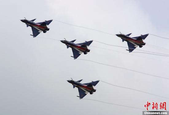 資料圖:殲-10表演機。<a target='_blank' _fcksavedurl='http://www.chinanews.com/' _fcksavedurl='http://www.chinanews.com/'>中新社</a>發 申進科 攝 資料圖:殲-10表演機。<a target='_blank' _fcksavedurl='http://www.chinanews.com/' _fcksavedurl='http://www.chinanews.com/'>中新社</a>發 申進科 攝