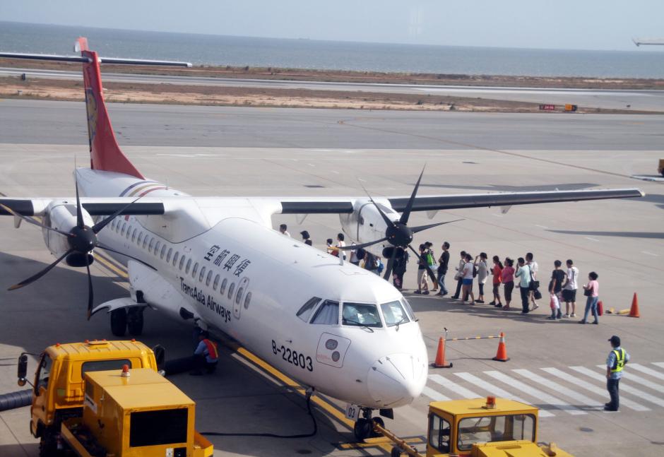 臺灣一航班迫降失敗致數十人死傷 臺灣一航班迫降失敗致數十人死傷