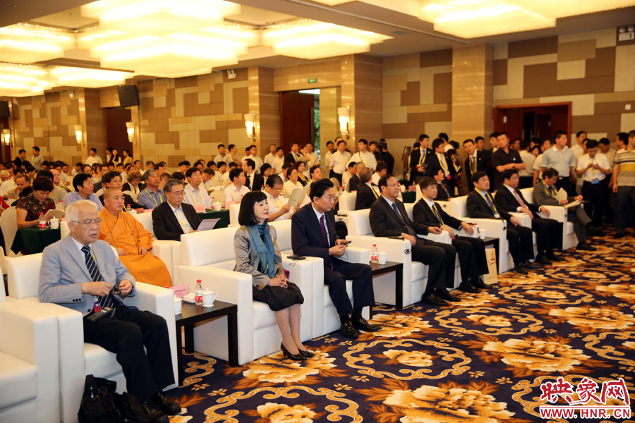 重要嘉賓、著名學(xué)者云集嵩山論壇。 重要嘉賓、著名學(xué)者云集嵩山論壇。