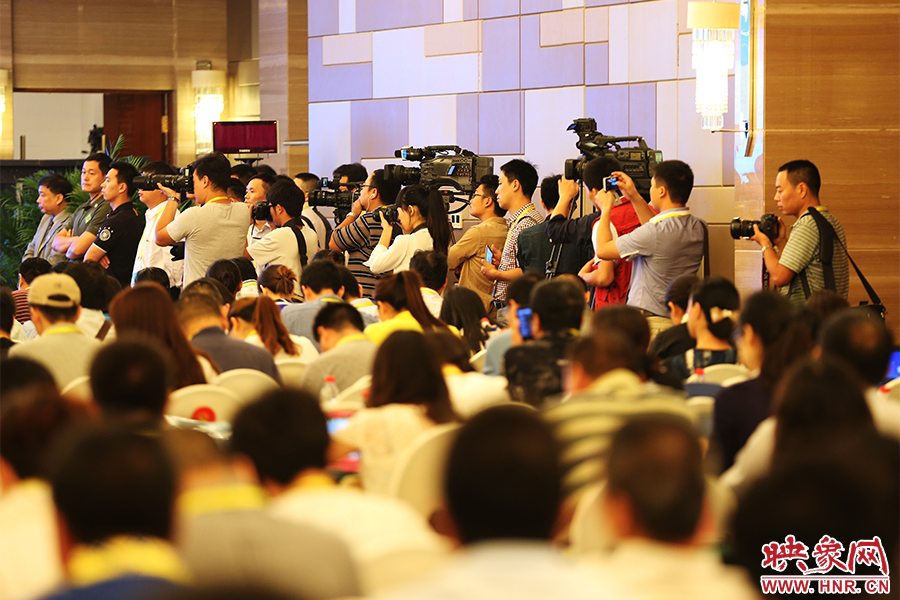 媒體聚焦嵩山論壇。 媒體聚焦嵩山論壇。