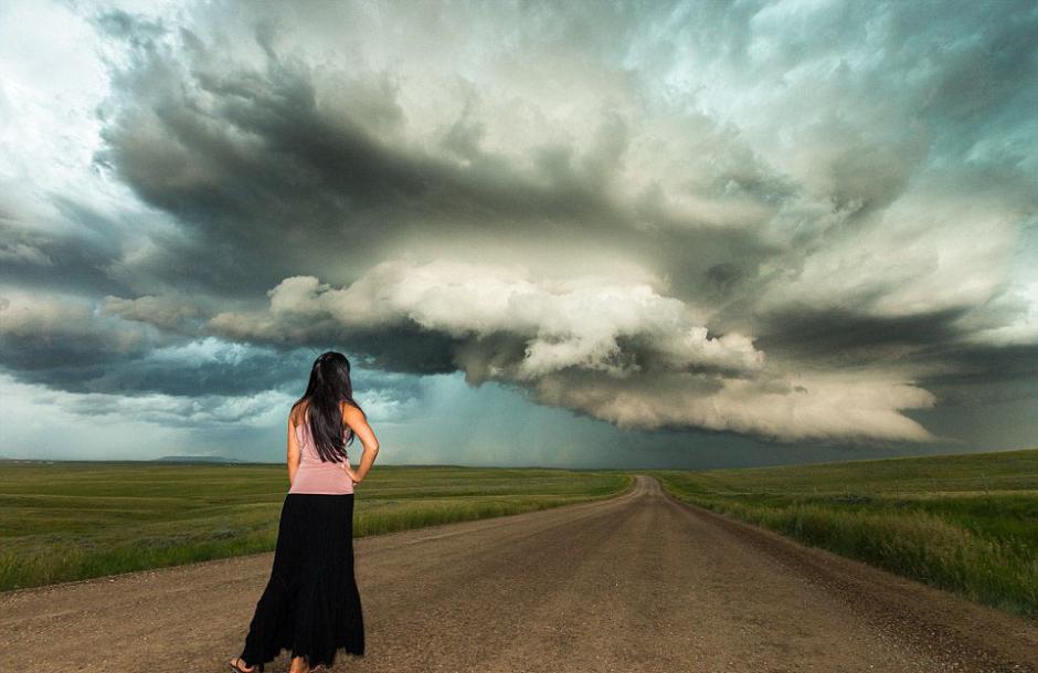 夫婦追逐風暴 丈夫為妻子拍“風暴寫真” 夫婦追逐風暴 丈夫為妻子拍“風暴寫真”