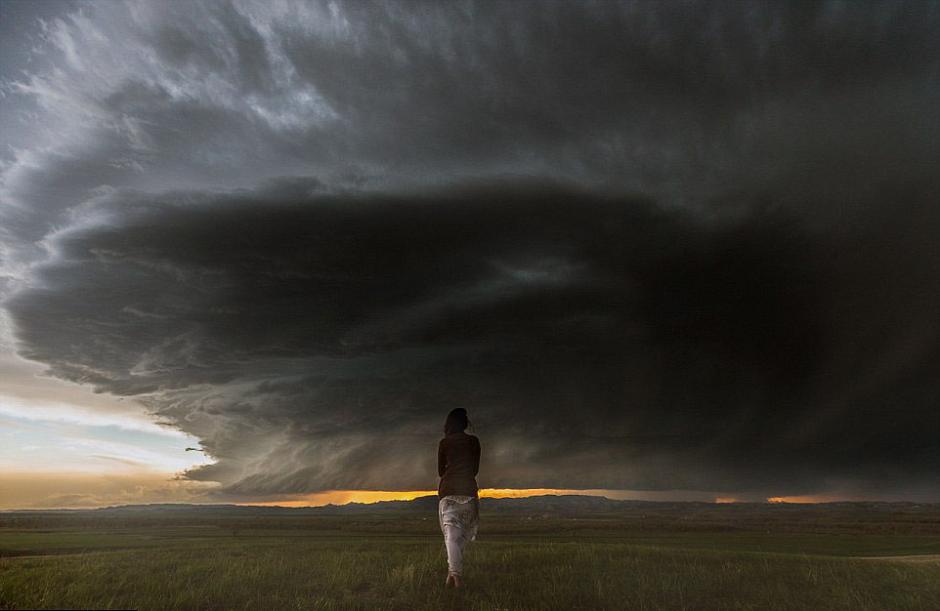 夫婦追逐風暴 丈夫為妻子拍“風暴寫真” 夫婦追逐風暴 丈夫為妻子拍“風暴寫真”