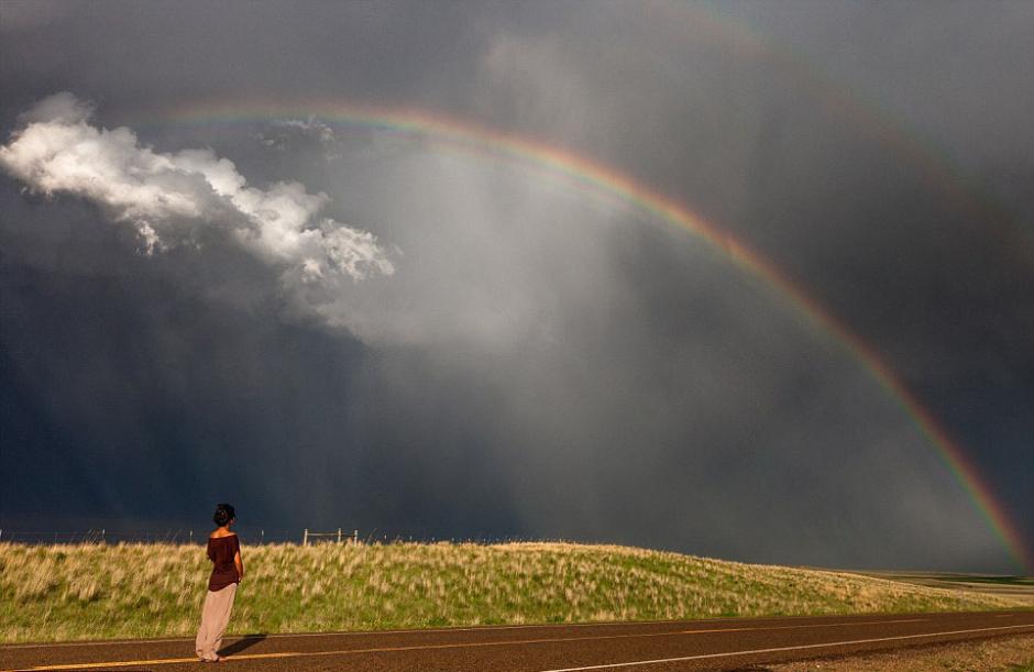 夫婦追逐風暴 丈夫為妻子拍“風暴寫真” 夫婦追逐風暴 丈夫為妻子拍“風暴寫真”