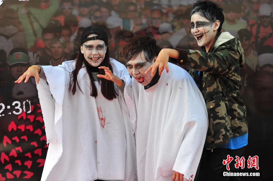 千余“僵尸”現沈陽街頭嚇哭過路小孩 千余“僵尸”現沈陽街頭嚇哭過路小孩