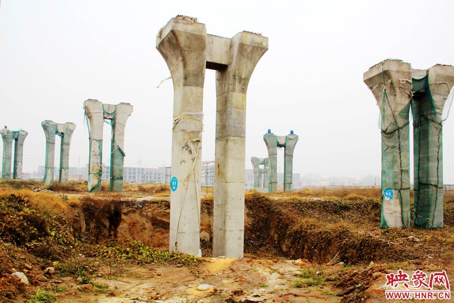 相關(guān)負(fù)責(zé)人也對外表示,投資15個億的項目,實際到賬的只有6000多萬元,所以工程被迫停下。 相關(guān)負(fù)責(zé)人也對外表示,投資15個億的項目,實際到賬的只有6000多萬元,所以工程被迫停下。