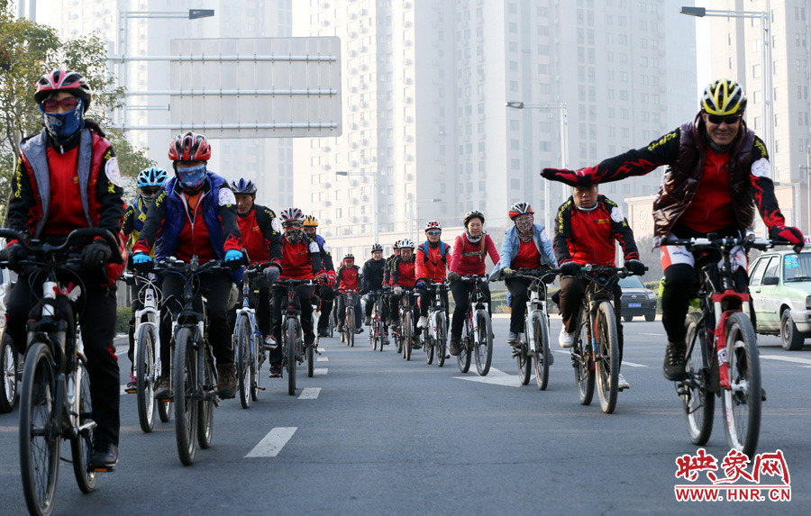 獻愛心、騎行天下,映象網騎行車友樂翻天 獻愛心、騎行天下,映象網騎行車友樂翻天