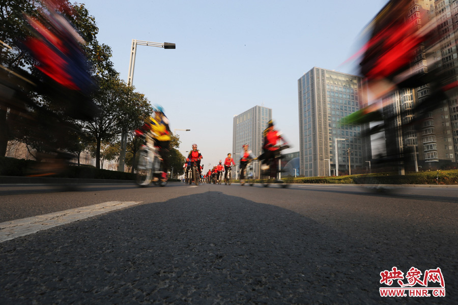 獻愛心、騎行天下,映象網騎行車友樂翻天 獻愛心、騎行天下,映象網騎行車友樂翻天
