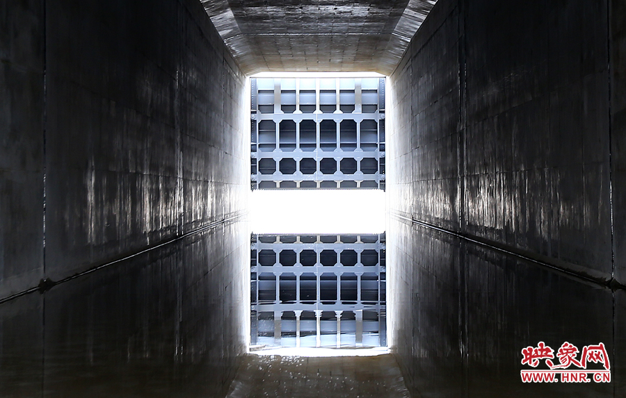 完工的南水北調(diào)水渠,靜靜的等待著首次通水 完工的南水北調(diào)水渠,靜靜的等待著首次通水