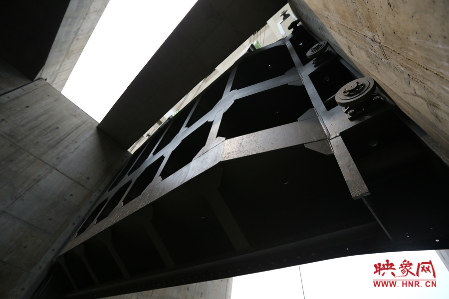 巨大的閘門 巨大的閘門