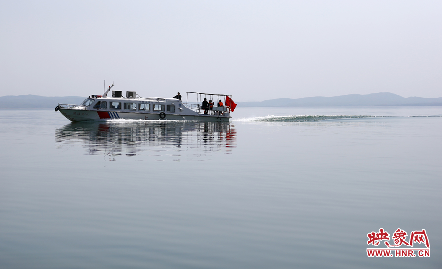 豫海巡001在水面上巡視以確保水源地的安全 豫海巡001在水面上巡視以確保水源地的安全
