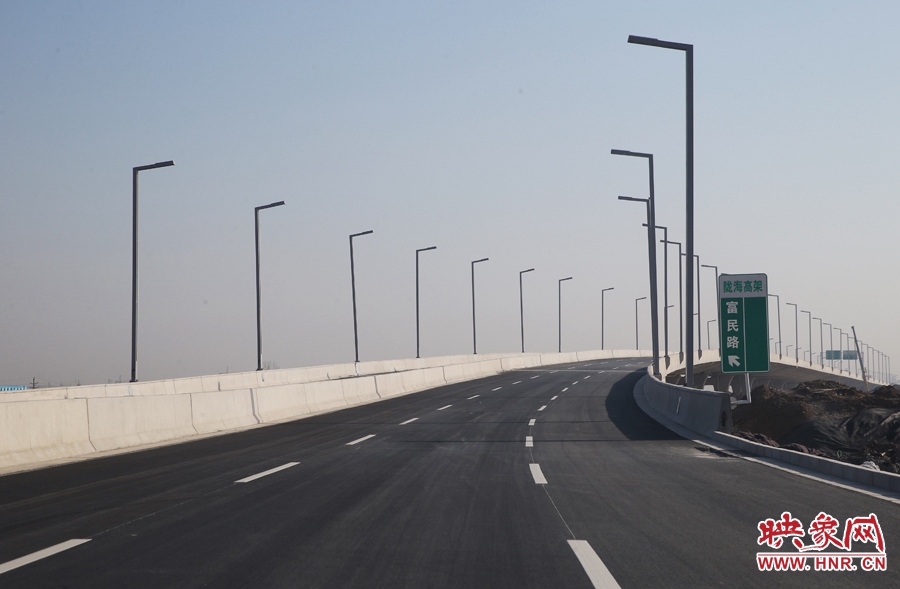 從新田路進入隴海高架入口。 從新田路進入隴海高架入口。