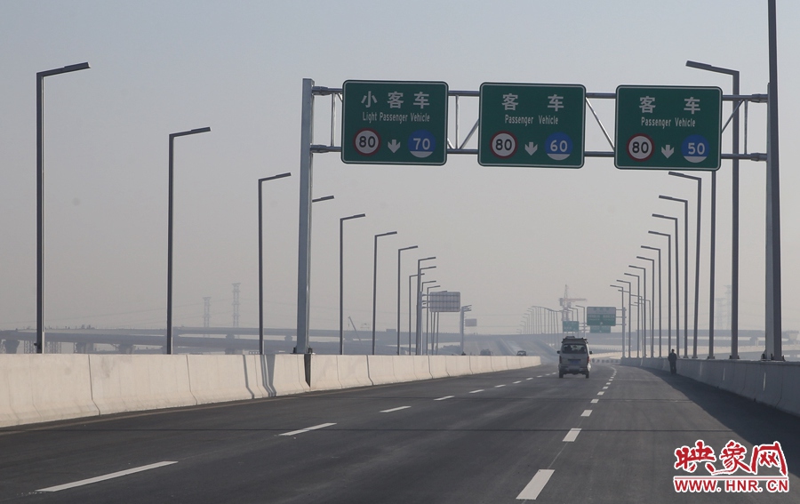 小客車、客車最高限速80。 小客車、客車最高限速80。