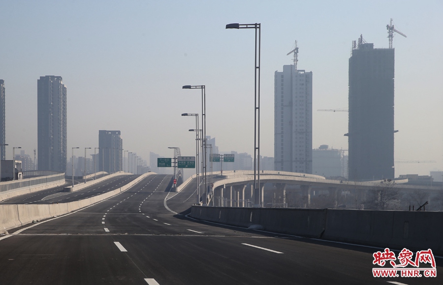 隴海高架與西三環立交。 隴海高架與西三環立交。