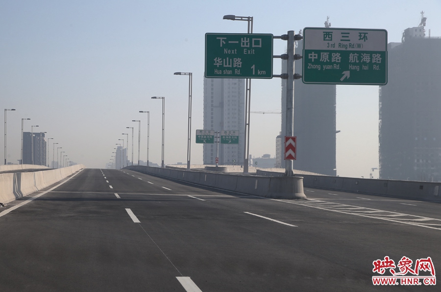 華山路方向與西三環出口。 華山路方向與西三環出口。