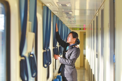 臥鋪車廂 半包式,更具私密性和舒適性。 臥鋪車廂 半包式,更具私密性和舒適性。