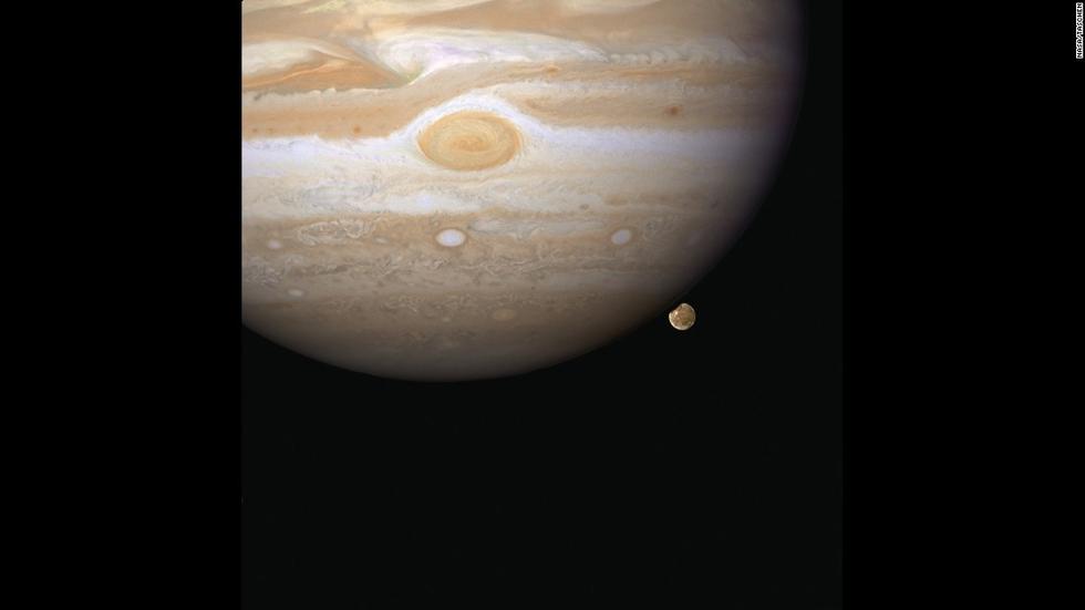 位于地球大氣層外的哈勃望遠鏡能給人類來更清楚的太空圖像。