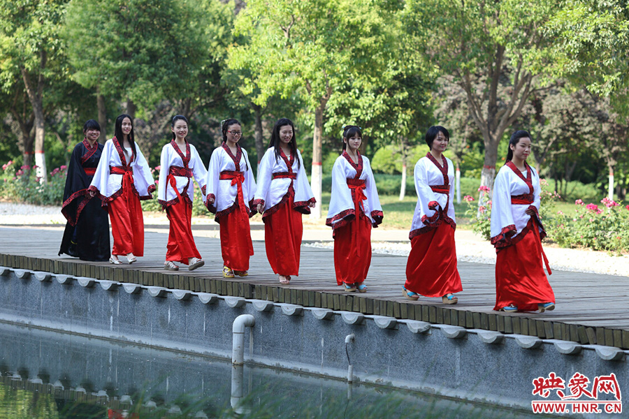在校園里再走走，下次又不知道是何年何時。