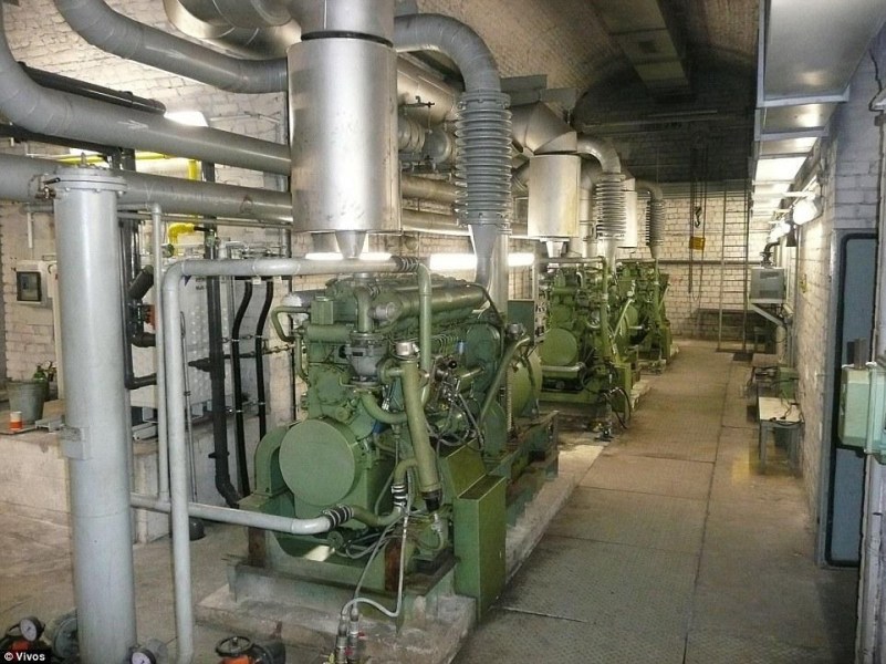 地堡中有無(wú)數(shù)個(gè)洞室，每個(gè)都會(huì)有自己的安全系統(tǒng)，還有無(wú)數(shù)可密封的防爆門。