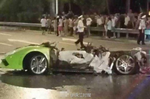 蘭博基尼跑車撞貨車燒成廢鐵 司機當場死亡 蘭博基尼跑車撞貨車燒成廢鐵 司機當場死亡