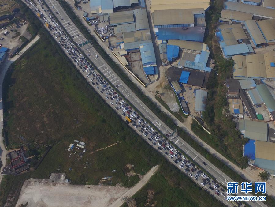 (關(guān)注春運(yùn))(19)全國各地迎來返程客流高峰 (關(guān)注春運(yùn))(19)全國各地迎來返程客流高峰