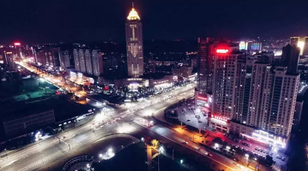 情人節(jié)最溫暖告白!84歲老人包下整樓示愛老伴 情人節(jié)最溫暖告白!84歲老人包下整樓示愛老伴