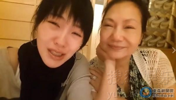 看明星花式秀母親節!甜馨上鏡鄧超祝福三個媽 看明星花式秀母親節!甜馨上鏡鄧超祝福三個媽