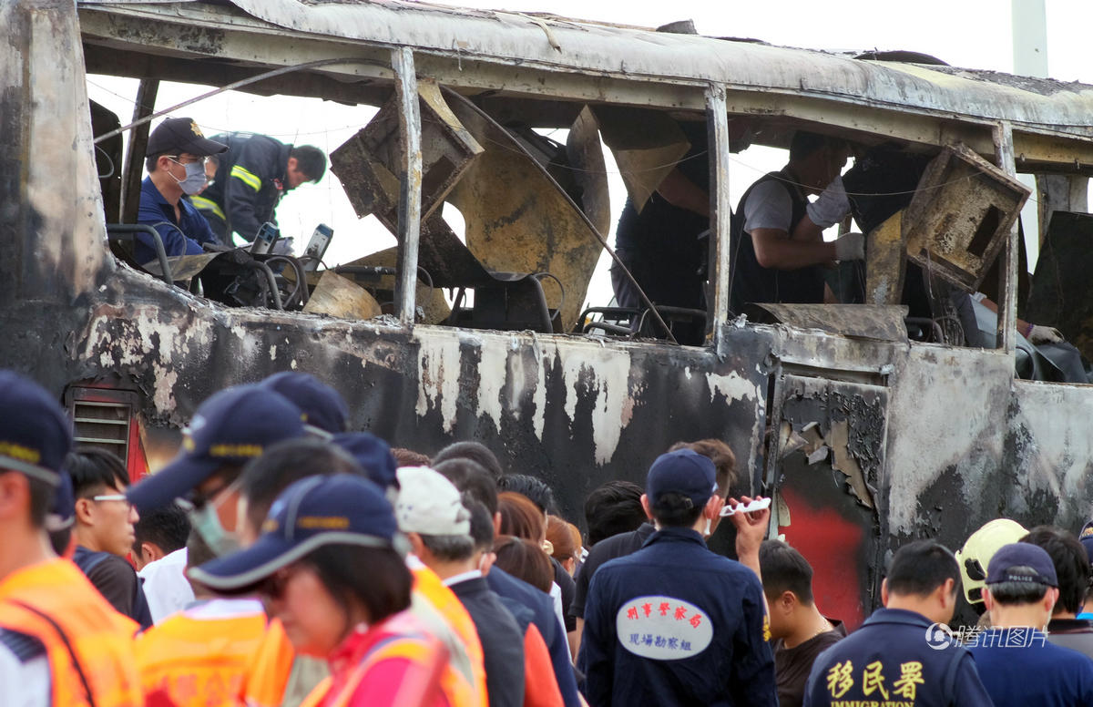 臺灣出事大巴附近升起一道彩虹 仿佛為遇難者祈福 臺灣出事大巴附近升起一道彩虹 仿佛為遇難者祈福