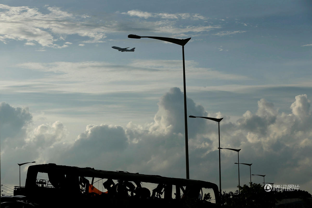 臺灣出事大巴附近升起一道彩虹 仿佛為遇難者祈福 臺灣出事大巴附近升起一道彩虹 仿佛為遇難者祈福