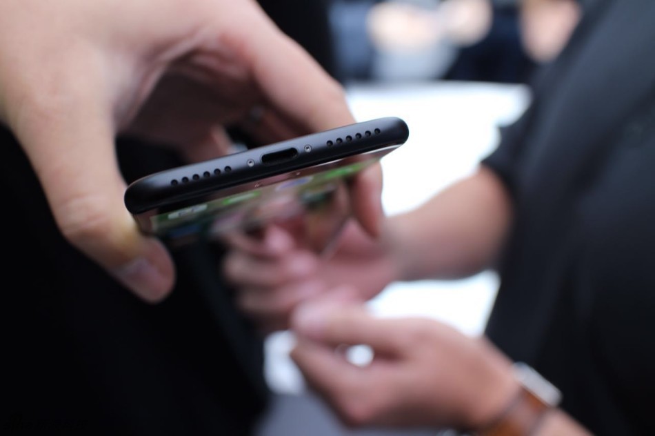 iPhone 7發布迎10大更新 亮黑配色成亮點 iPhone 7發布迎10大更新 亮黑配色成亮點