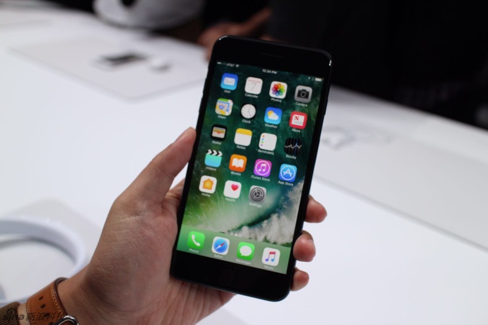 iPhone 7發布迎10大更新 亮黑配色成亮點 iPhone 7發布迎10大更新 亮黑配色成亮點