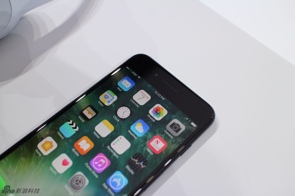 iPhone 7發布迎10大更新 亮黑配色成亮點 iPhone 7發布迎10大更新 亮黑配色成亮點