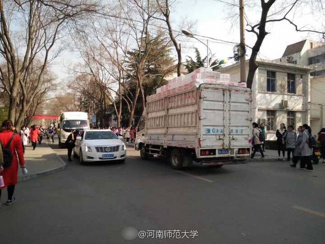 河南一高校為全校女生發衛生紙福利(組圖) 河南一高校為全校女生發衛生紙福利(組圖)