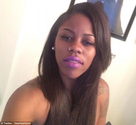 女子誤將裸照發(fā)給父親被父大罵愚蠢網(wǎng)友看熱鬧 女子誤將裸照發(fā)給父親被父大罵愚蠢網(wǎng)友看熱鬧