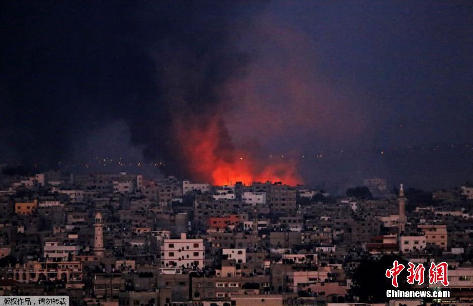 加沙一家醫院遭以軍炮火襲擊 現場濃煙滾滾 加沙一家醫院遭以軍炮火襲擊 現場濃煙滾滾