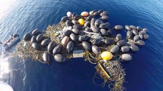 美國無人機發(fā)現(xiàn)海嘯垃圾形成永久性 塑料島嶼 (組圖) 美國無人機發(fā)現(xiàn)海嘯垃圾形成永久性 塑料島嶼 (組圖)