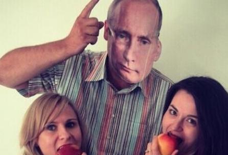 波蘭發(fā)起全民吃蘋果運(yùn)動(dòng) 抗議俄羅斯制裁(圖) 波蘭發(fā)起全民吃蘋果運(yùn)動(dòng) 抗議俄羅斯制裁(圖)