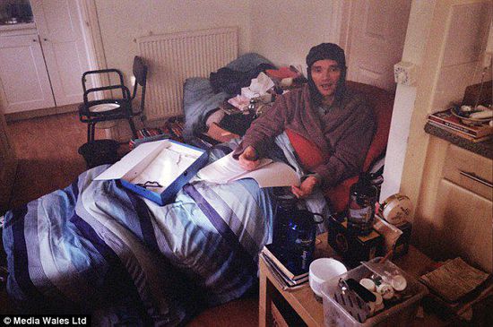 英國男子得怪病不能用電 與現代世界絕緣