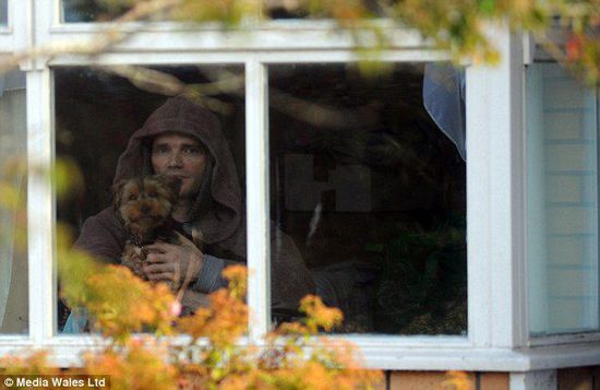 英國男子得怪病不能用電 與現代世界絕緣