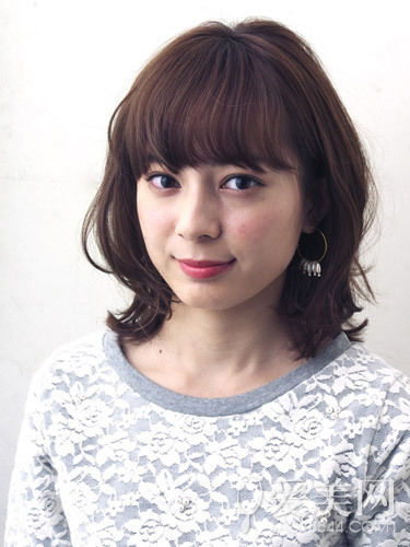 慵懶感小辮子盤發(fā) 簡(jiǎn)單隨意顯俏皮 慵懶感小辮子盤發(fā) 簡(jiǎn)單隨意顯俏皮