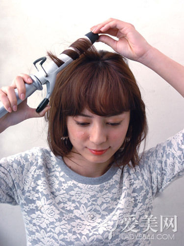 慵懶感小辮子盤發(fā) 簡(jiǎn)單隨意顯俏皮 慵懶感小辮子盤發(fā) 簡(jiǎn)單隨意顯俏皮