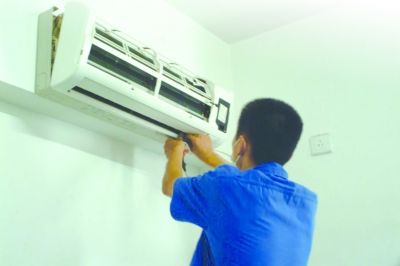 空調維修工自曝收費亂 每年干2個月養活全年(圖) 空調維修工自曝收費亂 每年干2個月養活全年(圖)