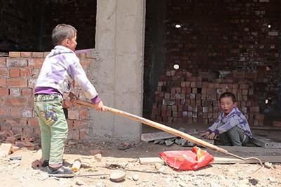 首例三鹿奶粉患兒曝光 比同齡孩子發育小