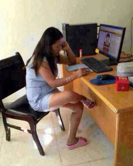 陜西一派出所戶協員穿拖鞋上班態度蠻橫被辭退 陜西一派出所戶協員穿拖鞋上班態度蠻橫被辭退