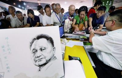 鄧小平誕辰110周年紀念郵票開售 每人每次限購1套 鄧小平誕辰110周年紀念郵票開售 每人每次限購1套