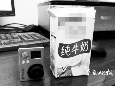 男子疑在牛奶盒中裝攝像頭藏大學女廁偷拍被抓 男子疑在牛奶盒中裝攝像頭藏大學女廁偷拍被抓