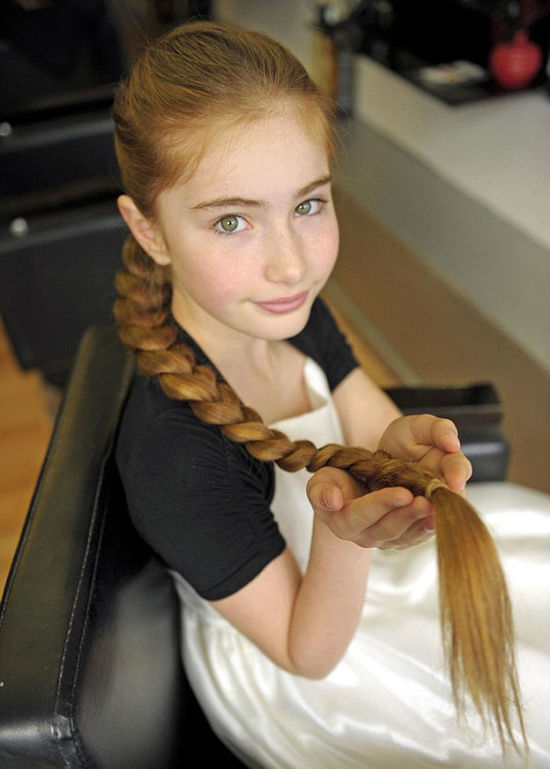 英國(guó)少女長(zhǎng)發(fā)及膝 洗頭需1小時(shí)(組圖) 英國(guó)少女長(zhǎng)發(fā)及膝 洗頭需1小時(shí)(組圖)