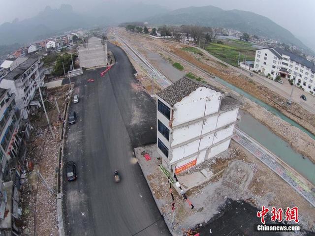 浙江投資近9億元省道被2棟釘子樓“腰斬” 浙江投資近9億元省道被2棟釘子樓“腰斬”