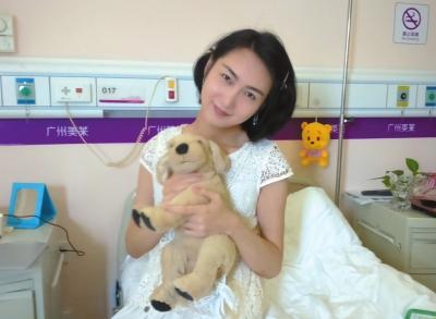 浙江“背母親上大學”男子手術變性變為女兒身